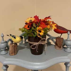 Floral decoration, hand-made. Hand painted clay pot with fall decor flowers NWT